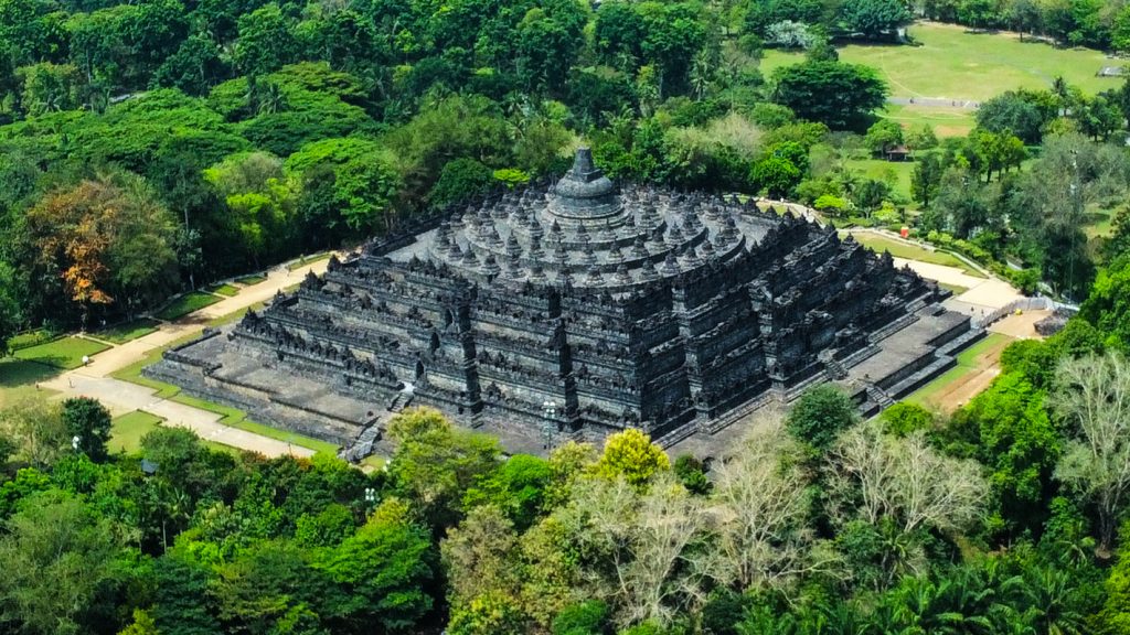 Luftaufnahme des Borobodur-Tempels auf Java in Indonesien.