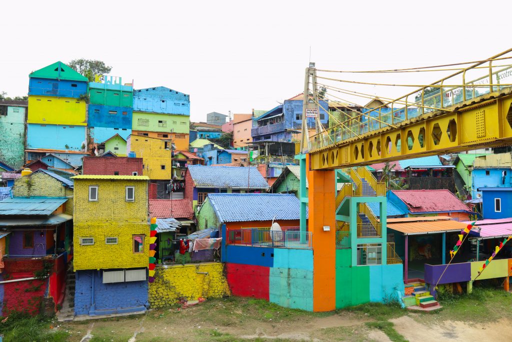 Bunte Häuser im Stadtviertel Jodipan in Malang
