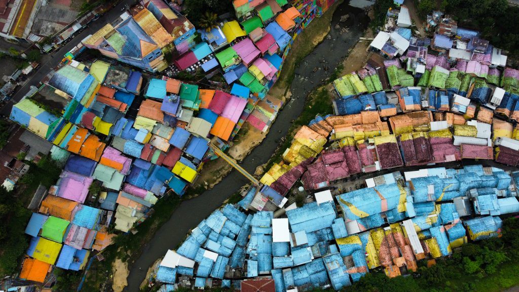 Stadtviertel Jodipan in Malang aus der Vogelperspektive