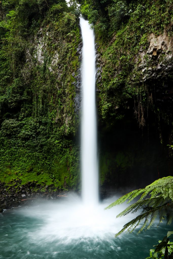 Wasserfall in Costa Rica Landzeitbelichtung