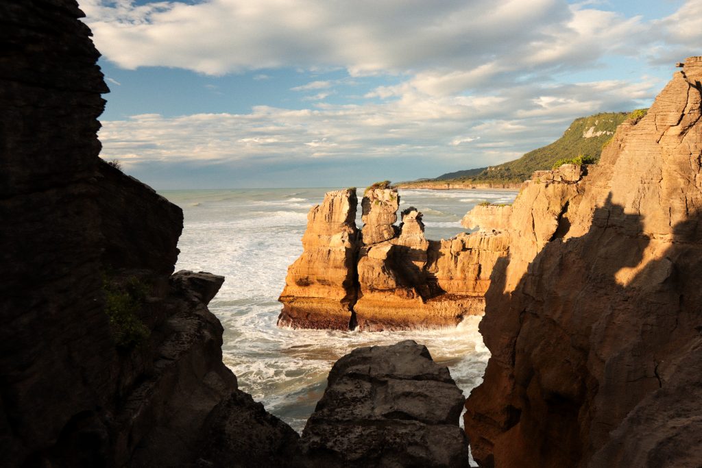Aufnahme zum Sonnenuntergang an der Great Coast Road auf der Südinsel von Neuseeland.